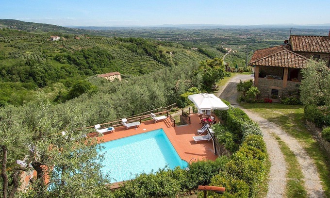 Giugnano House | Cozy Holiday Home in Larciano with Pool and Breakfast