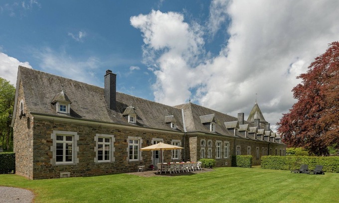 Libin House | Elegant Mansion with Top Amenities and Perfect 10/10 Rating