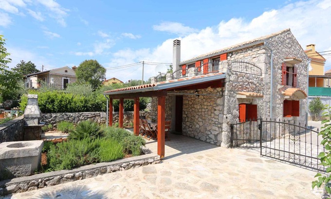 Polje House | Idyllic Mediterranean-Style Home with Spa & Pet-Friendly Amenities