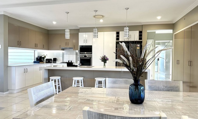 Middle Ridge House | Family-Friendly Holiday Home in Middle Ridge Toowoomba