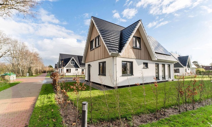 De Koog House | Relaxing Villa with Sauna and Oceanfront Views near De Koog