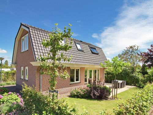 Municipality of Noordwijk House | Inviting Holiday Home with Garden, Close to the Sea