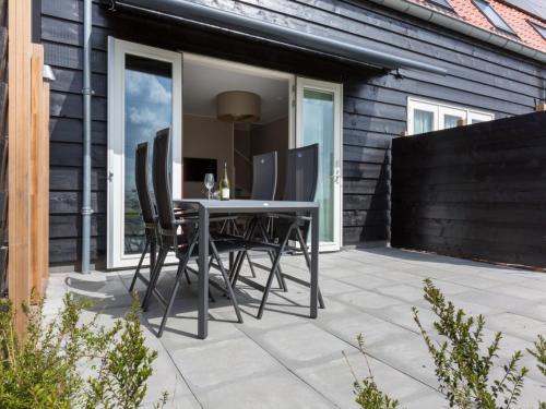 Municipality of Veere House | Stylish Holiday Home with Garden for Family Fun in Oostkapelle