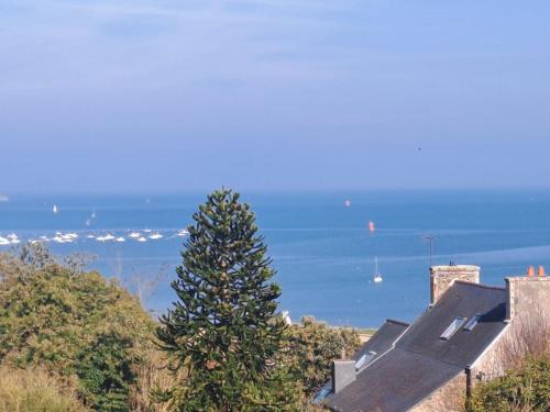 Saint-Quay-Perros House | Seaside Retreat: Holiday Home with Views in Perros Guirec