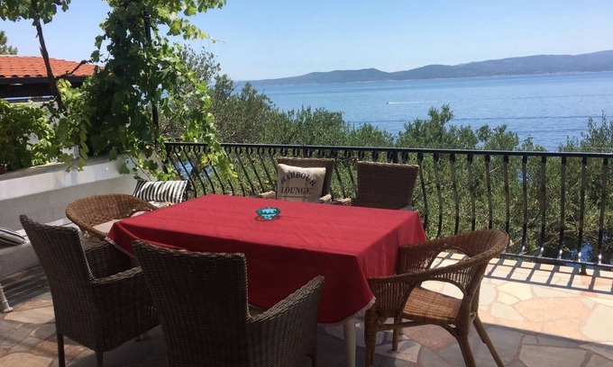 Pisak House | Seaside Holiday Home in Pisak with Terrace and Oceanview