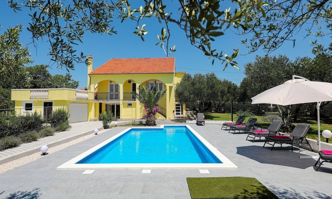 Lovinac House | Idyllic Policnik Holiday Home with Private Pool & Amenities