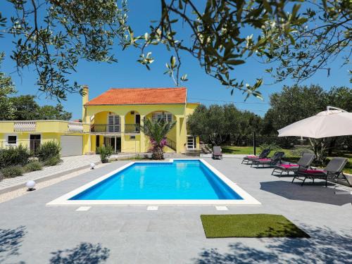 Lovinac House | Idyllic Policnik Holiday Home with Private Pool & High Ratings