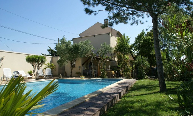 Piolenc House | Relaxing Holiday Home with Private Pool Near Orange