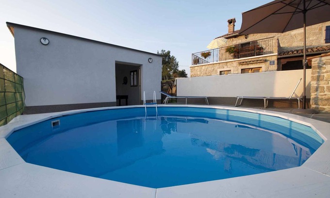 Buzet House | Tranquil Holiday Home with Pool and Lake View Retreat