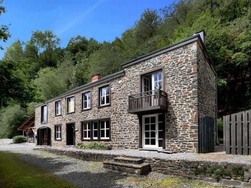 Rendeux House | Cozy Holiday Home by the Forest with Pool & Pet-Friendly