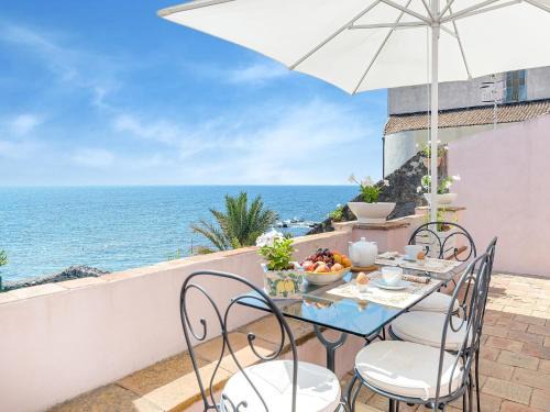 Santa Tecla House | Scenic Seaside Residence with Garden for Families
