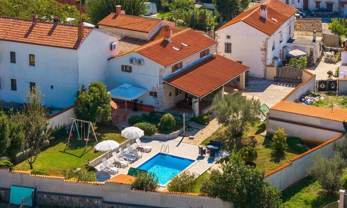 Segotici House | Charming Boutique Holiday Home with Pool in Šegotici