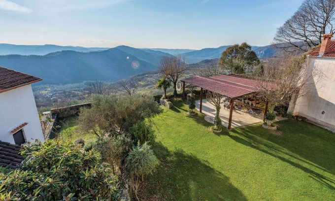 Buzet House | Comfortable Holiday Home in Sovinjak, Istria - Rated 9/10