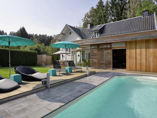 Spa House | Pet-Friendly Holiday Home with Pool & Bubble Bath Oasis