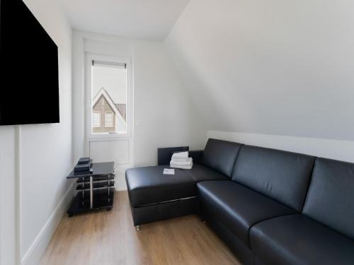 Stavoren House | Holiday Home in Stavoren by Private Jetty, cleaning included