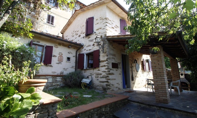 Stazzema House | Cozy Holiday Home in Stazzema with Ocean View Amenities