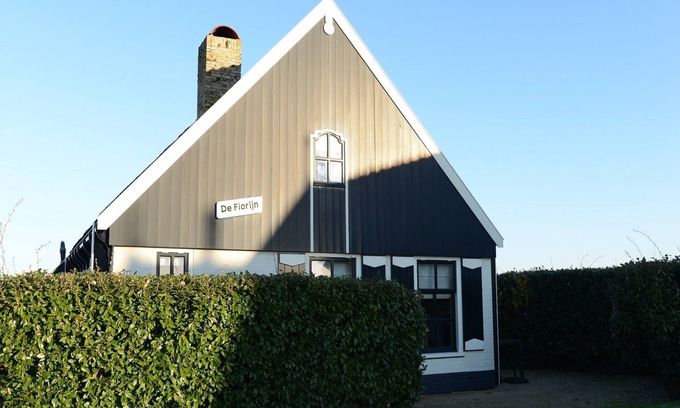 Oosterend House | Charming Lodge in Historic Fishing Village with Ocean View