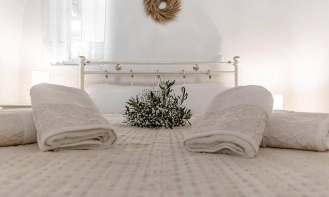 Irakleia Apartment | Cozy Holiday Home in the Heart of Naxos with Breakfast