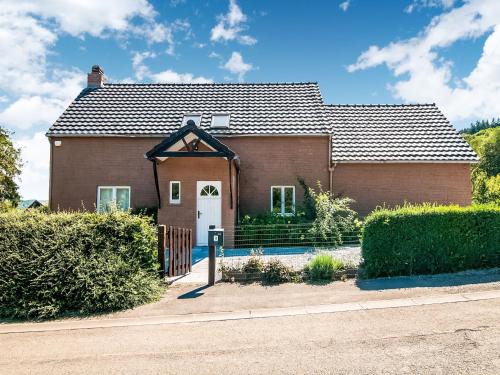 Viroinval House | Cozy Holiday Home in Treignes - Pet and Child Friendly