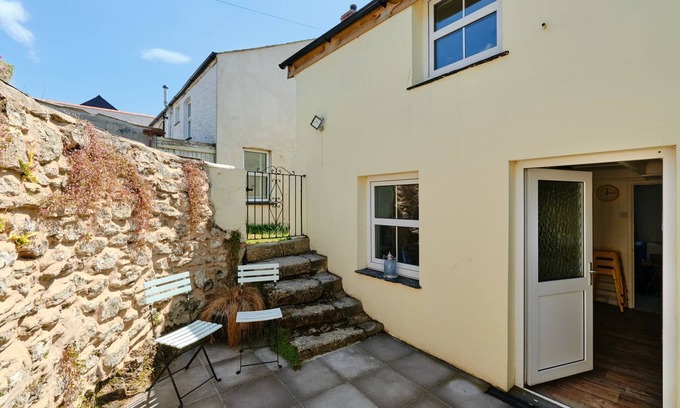 Tywardreath Cottage | Holiday Home in Tywardreath near Par Beach