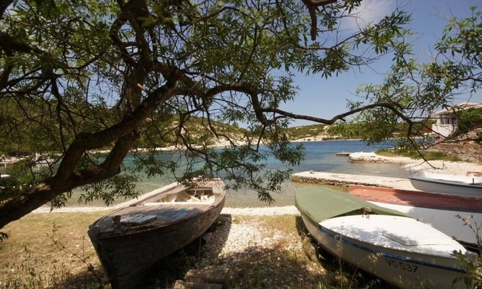 Cove Rogacic House | Relaxing Holiday Home in Vis with Oceanfront Terrace