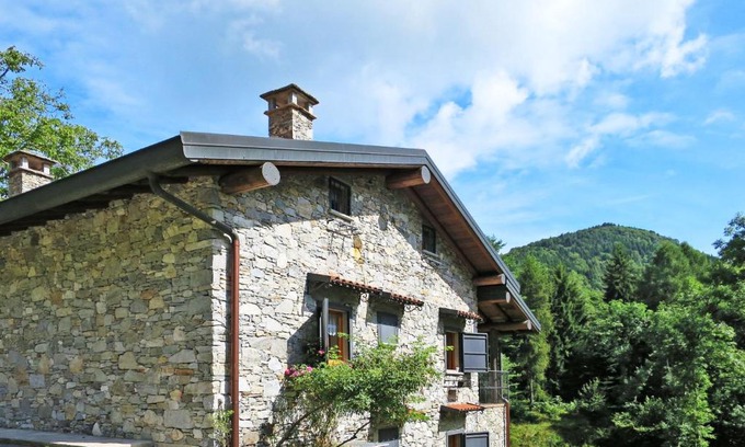 San Michele House | Cozy Holiday Home Alpe with Pet-Friendly Amenities