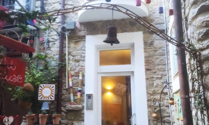 Caccamo House | Cozy Holiday Home Steps from the Castle with Spa & Breakfast