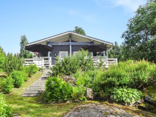 Nurmes House | Top Rated Käpälysmökki: Family & Pet Friendly Getaway