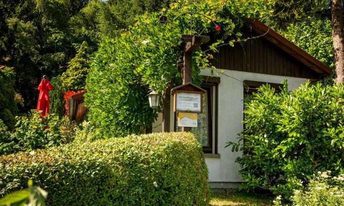 Manebach Apartment | Cozy Holiday Home Kahl with Kitchen & Breakfast Options