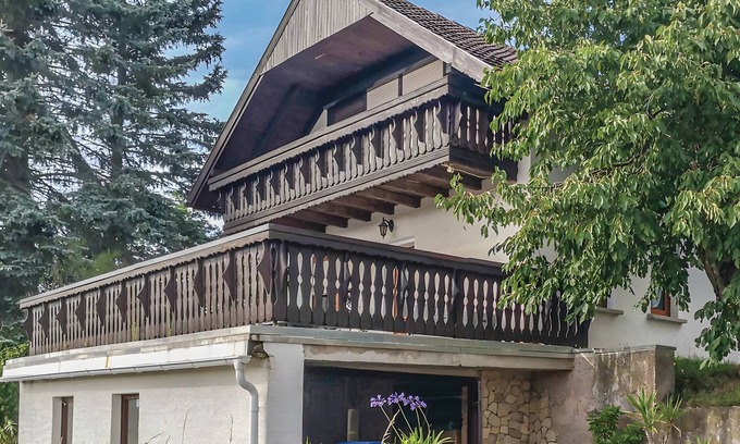 Wasungen House | Holiday Home 'Kaiser' with Mountain View, Private Terrace and Wi-Fi