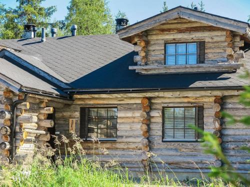 Luosto House | Pet-Friendly Holiday Home Kantapää d2 with Hot Tub