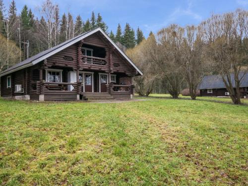 Hameenlinna House | Pet-Friendly Retreat: Holiday Home Karhunluola Awaits