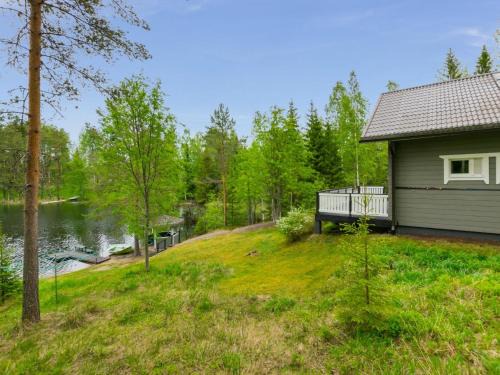 Rautalampi House | Relaxing Holiday Home Kiikkukallio with Hot Tub and Kitchen