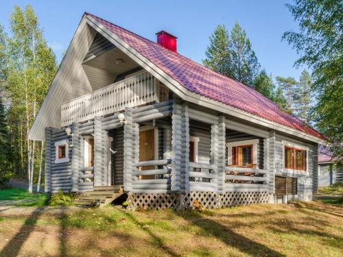 Koli National Park House | Pet-Friendly Holiday Home Kissankello with Hot Tub & Kitchen