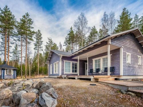 Mantyharju House | Relax at Holiday Home Koholahti with Hot Tub & Kitchen