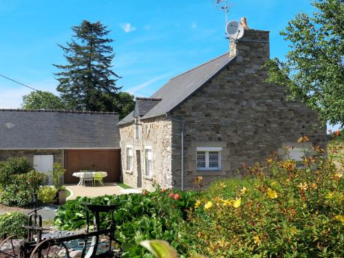 Matignon House | Cozy Holiday Home L'Egven: Pet & Child Friendly Retreat