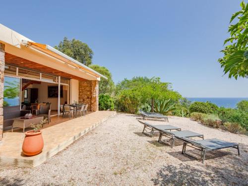 Plage de la Garonnette House | Holiday Home La Bergerie by Interhome
