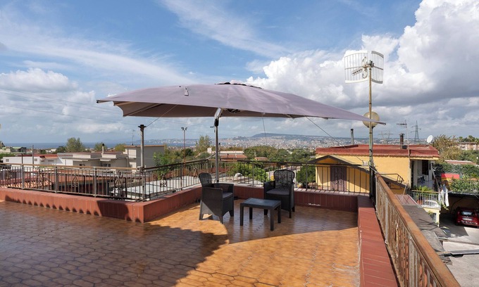 Ercolano House | Holiday Home 'La Casa Di Giulia' with Sea View, Wi-Fi and Air Conditioning