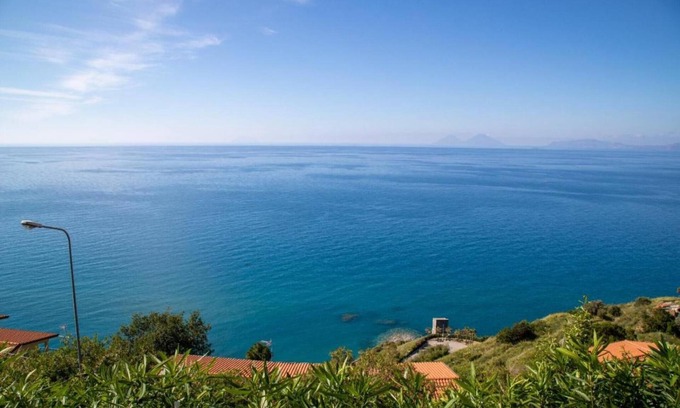 Piraino House | Sea View Retreat "La Casa di Marigiò" with Terrace & Wi-Fi