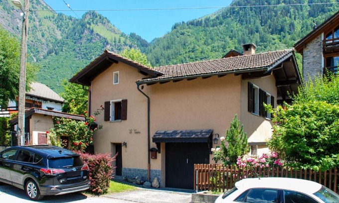 Olivone House | Pet-Friendly Holiday Home La Casina for Family Getaways