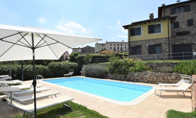 Castana House | Guest Rated 10/10: Holiday Home La Corte Bricca with Pool