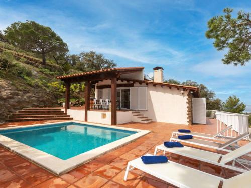 Port de la Selva House | Inviting Holiday Home La Mora II with Pool & Family Amenities