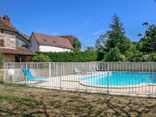 Saint-Jean-Lagineste House | Pet-Friendly Holiday Home La Grange with Private Pool