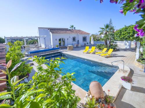 Casas de Torrat House | Pet-Friendly Holiday Home La Grippiere with Pool Access