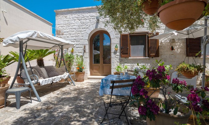 Cisternino House | Exceptional Holiday Home 'La Lamia 21' with Private Garden