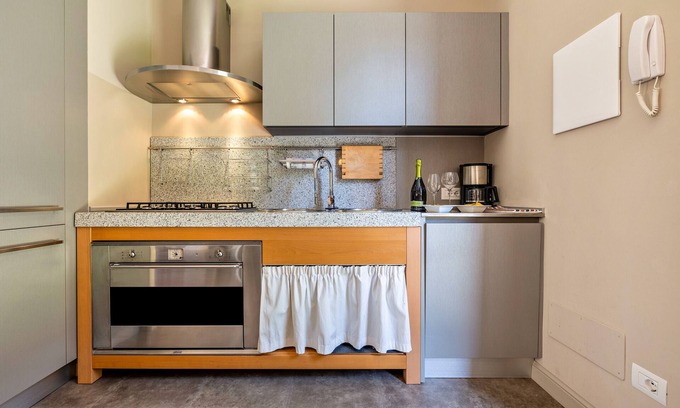 Gargnano House | Cozy Holiday Home 'La Magrè' with Ocean Views & Spa