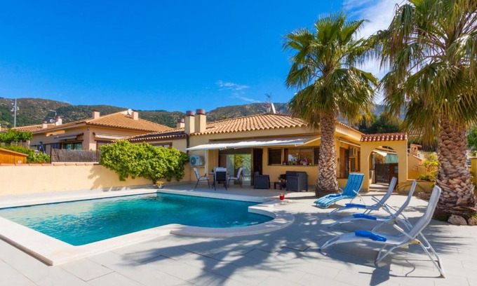 Palau-Saverdera House | Pet-Friendly Holiday Home LA OLIVA with Pool & Kitchen