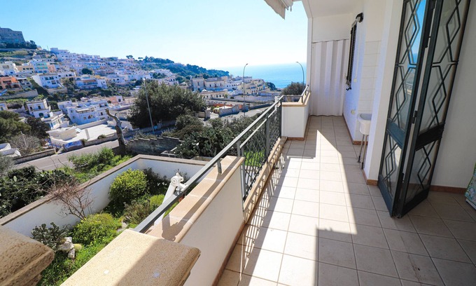 Castro Marina House | Cozy Holiday Home 'La Perla A Castro' with Private Terrace