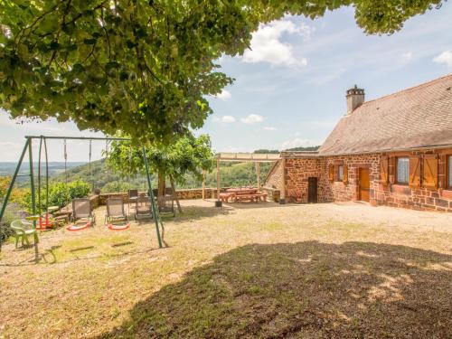 Meyssac House | Inviting Holiday Home La Salesse - Pet and Child Friendly