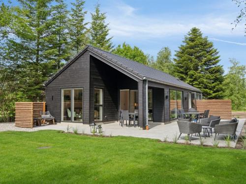 Øer Strand House | Holiday Home Laina - All-Inclusive Retreat Near the Sea
